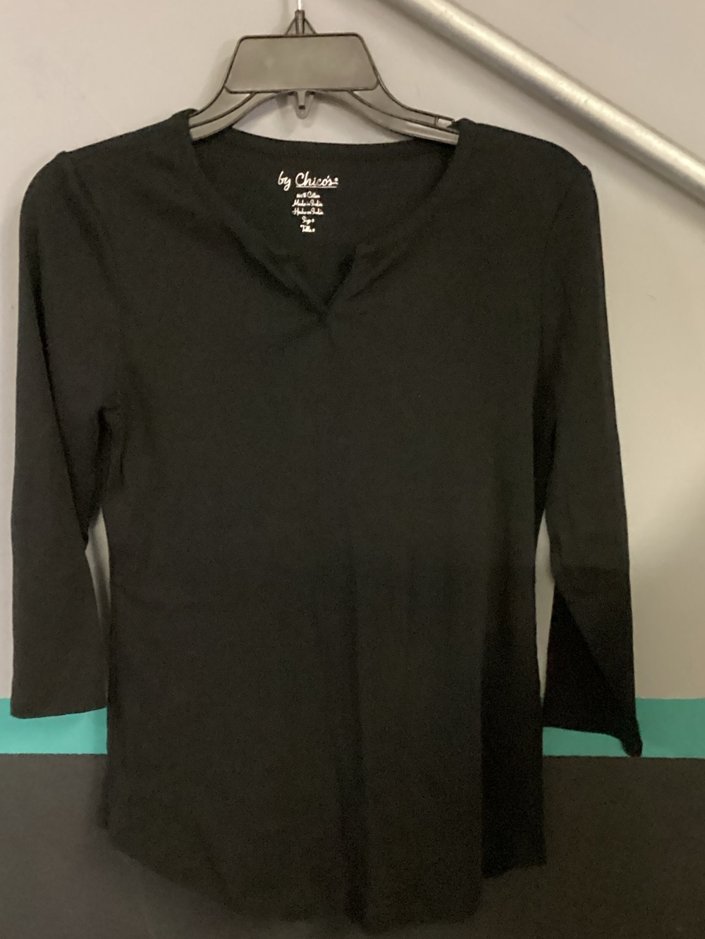 Chico's Black V-Neck Three-Quarter Sleeve Knit Top